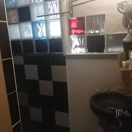 Logement Cosy A 2 Pas Du Parc Des Buttes Chaumont. Appartement *